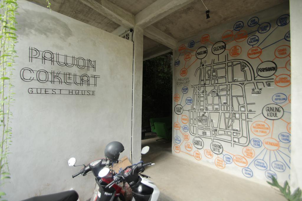 Pawon Cokelat Guesthouse ยอกยาการ์ตา ภายนอก รูปภาพ