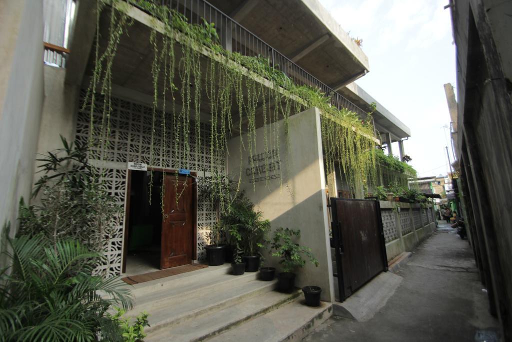 Pawon Cokelat Guesthouse ยอกยาการ์ตา ภายนอก รูปภาพ