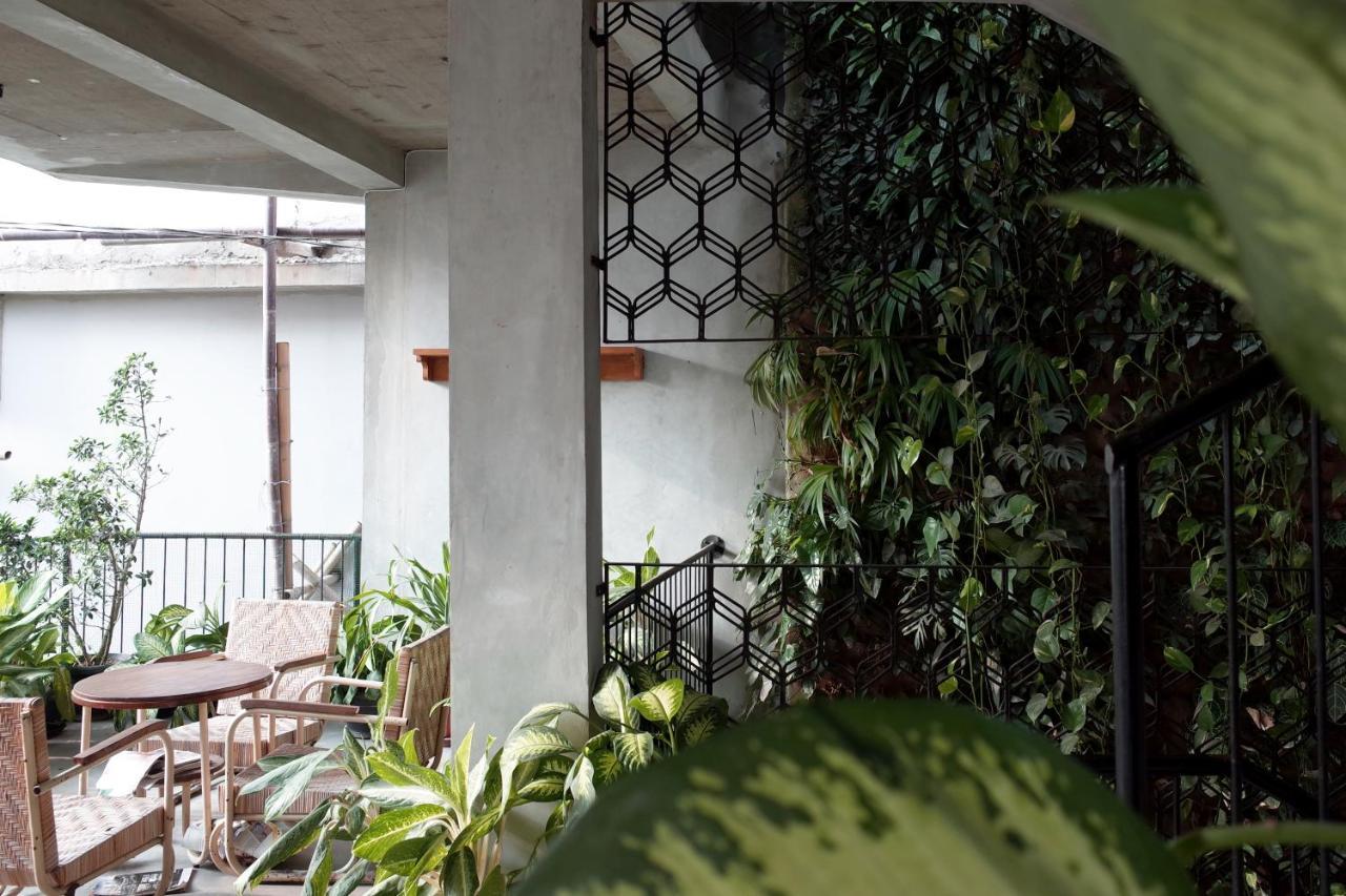 Pawon Cokelat Guesthouse ยอกยาการ์ตา ภายนอก รูปภาพ