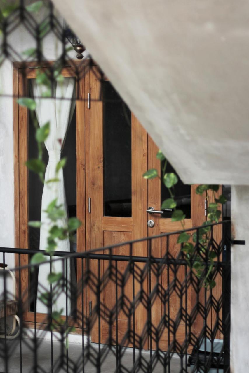 Pawon Cokelat Guesthouse ยอกยาการ์ตา ภายนอก รูปภาพ