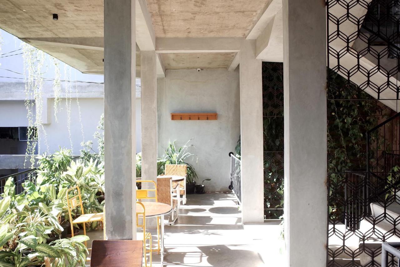Pawon Cokelat Guesthouse ยอกยาการ์ตา ภายนอก รูปภาพ