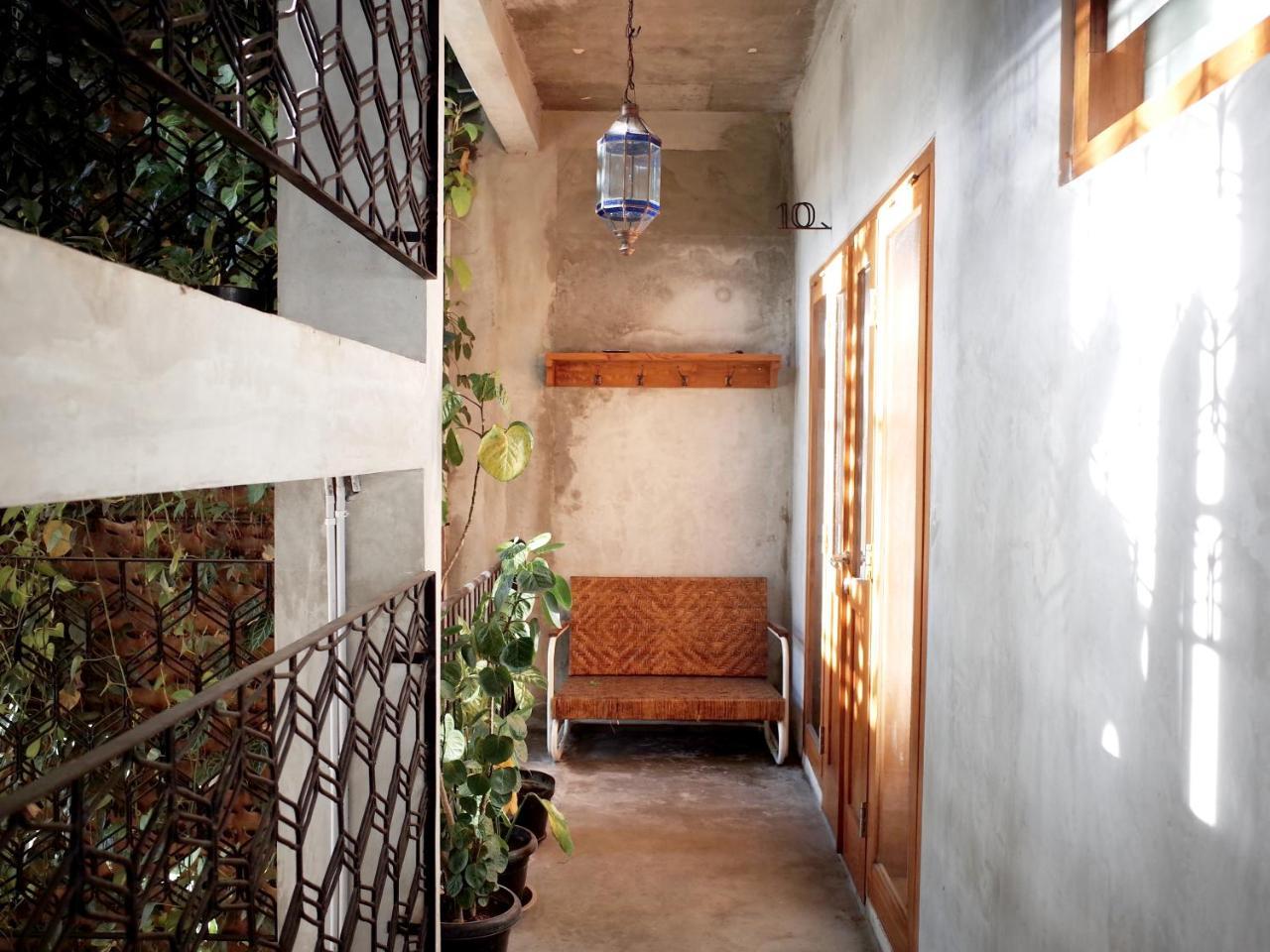Pawon Cokelat Guesthouse ยอกยาการ์ตา ภายนอก รูปภาพ