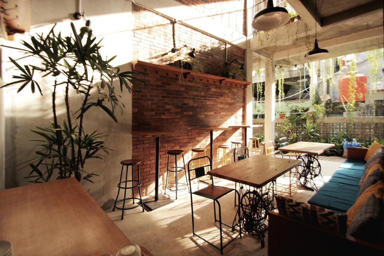 Pawon Cokelat Guesthouse ยอกยาการ์ตา ภายนอก รูปภาพ